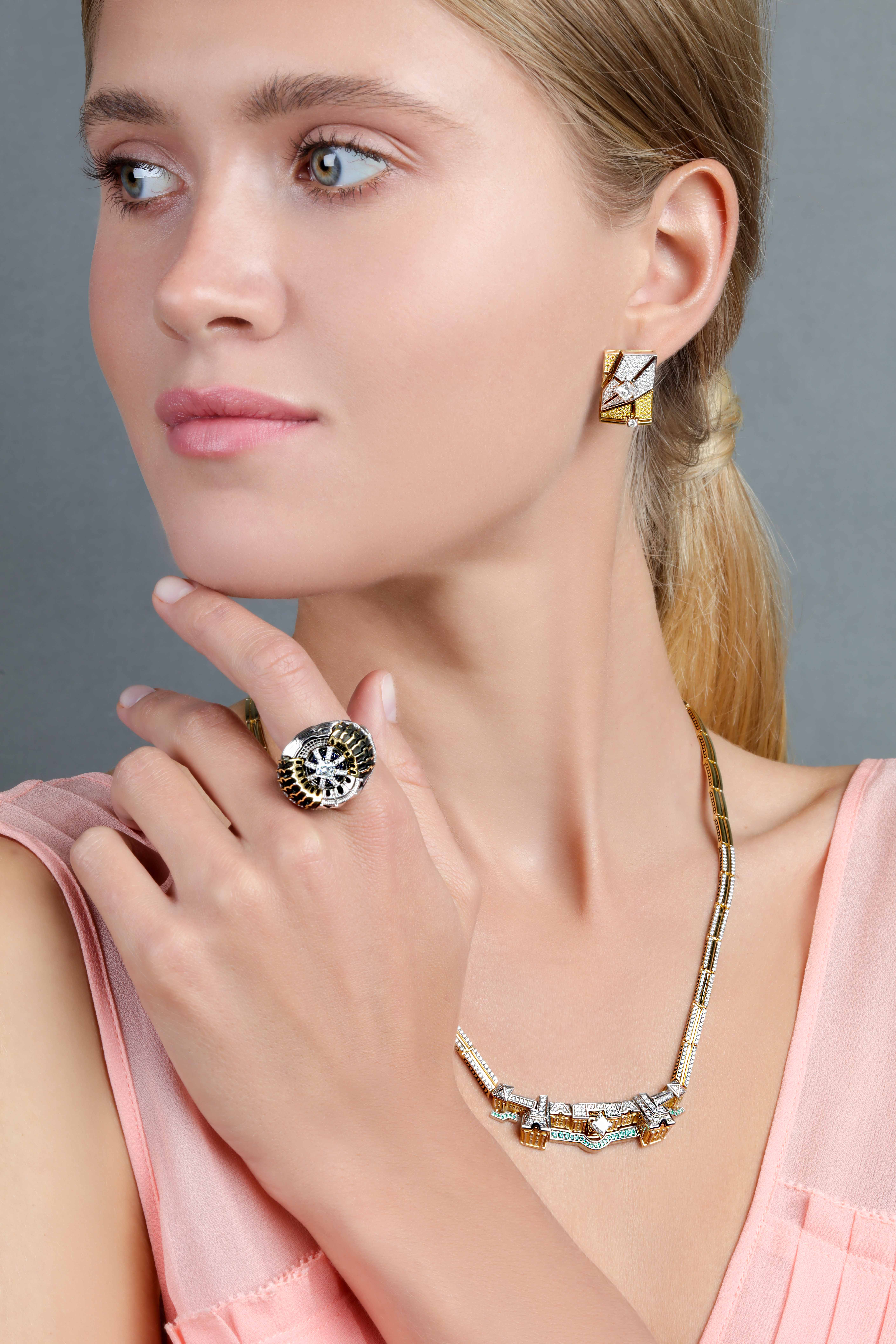 Кольцо с бриллиантами и сапфирами, жёлтое и белое золото