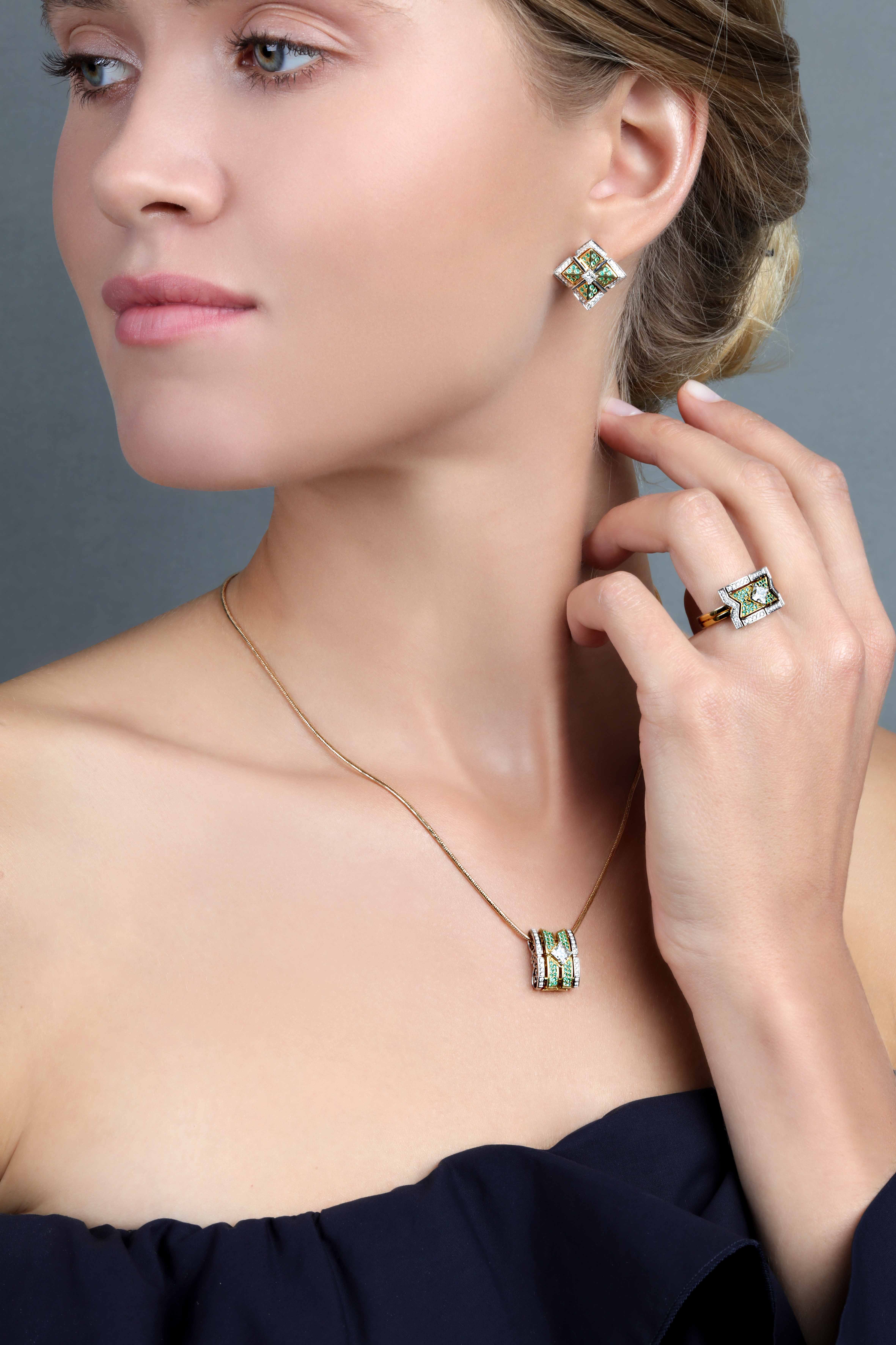 Кольцо с бриллиантами и изумрудами, жёлтое золото