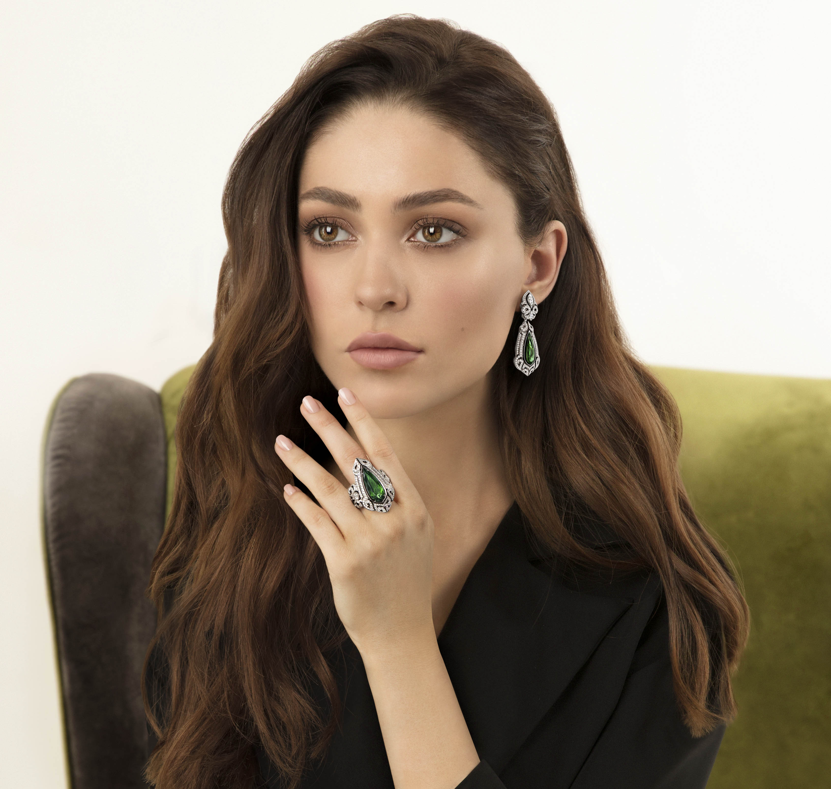 Кольцо с турмалином верделитом и бриллиантами, белое золото