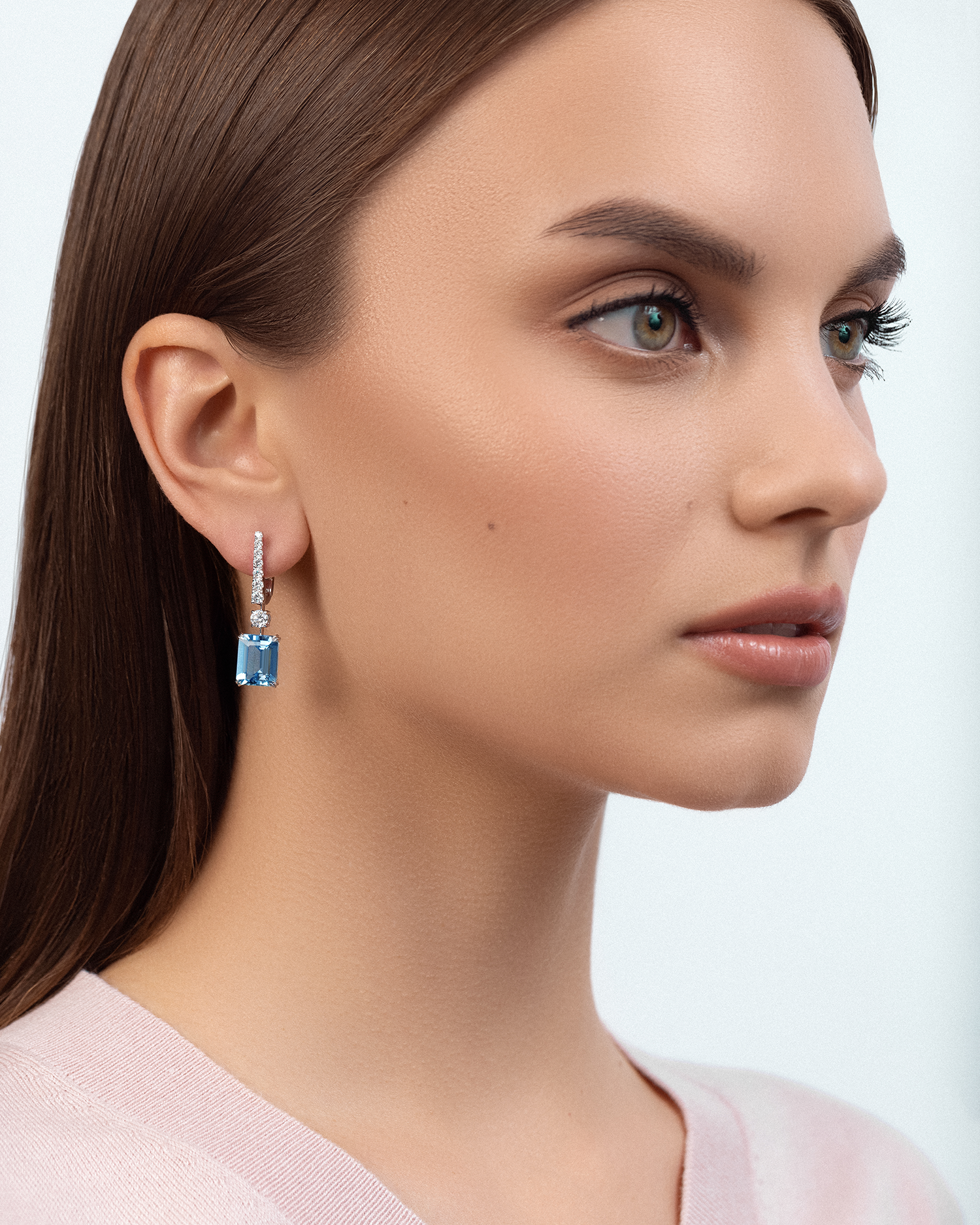 Серьги с аквамаринами и бриллиантами, белое золото