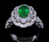 Кольцо с изумрудом и бриллиантами, белое золото