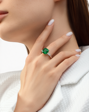 Кольцо с изумрудом, белое золото 2