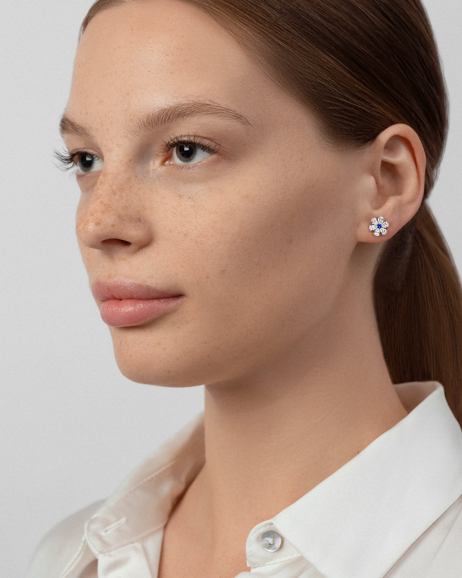 Пусеты с сапфирами и бриллиантами, белое золото