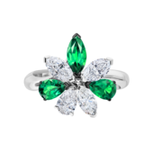 Кольцо с изумрудами и бриллиантами, белое золото