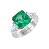 Кольцо с изумрудом и бриллиантами, белое золото