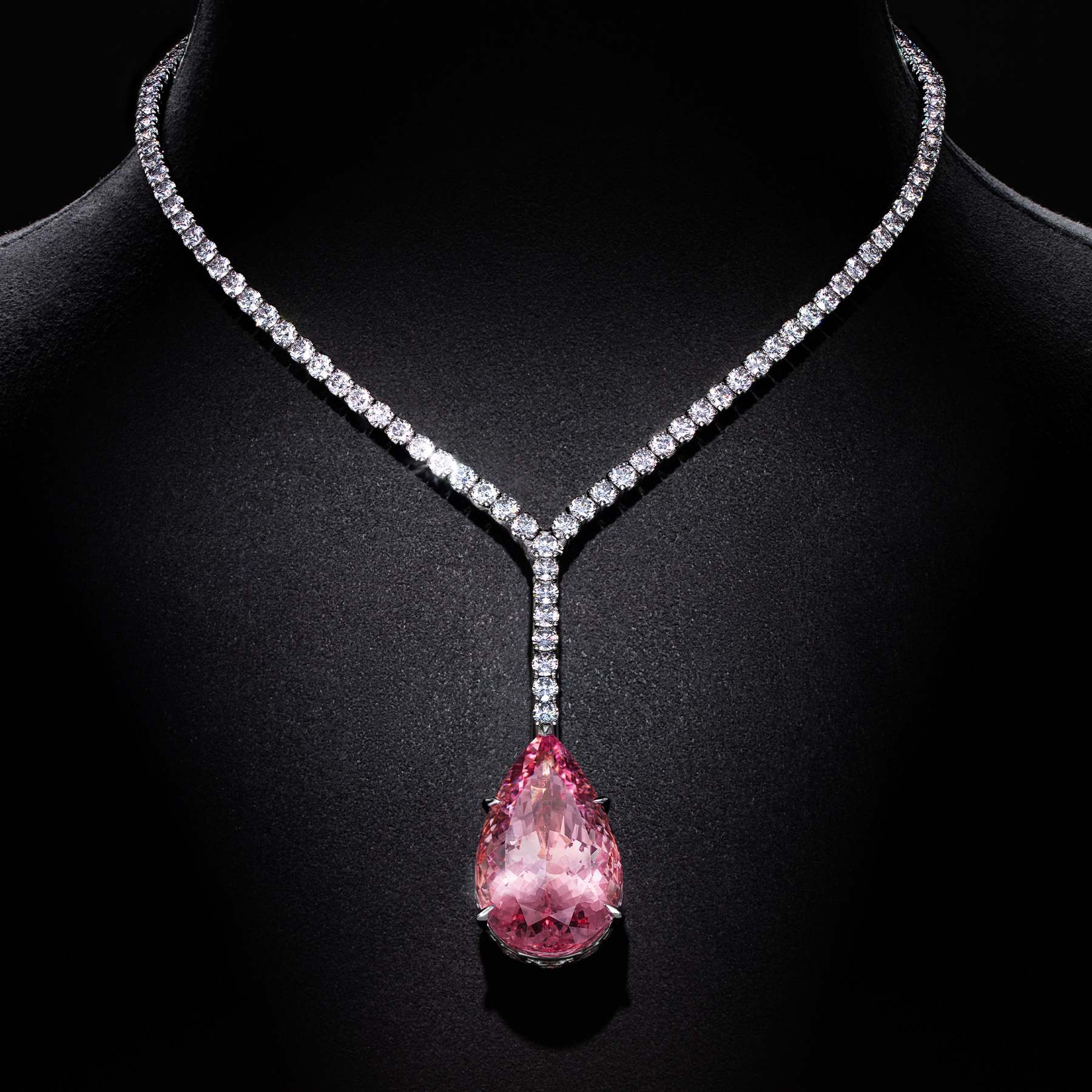 Колье с морганитом, аквамарином и бриллиантами, белое золото