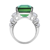 Кольцо с изумрудом и бриллиантами, белое золото