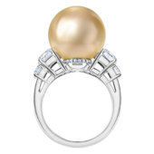 Кольцо с жемчугом и бриллиантами, белое золото