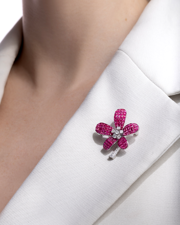 Брошь с рубинами и бриллиантами, белое золото 3