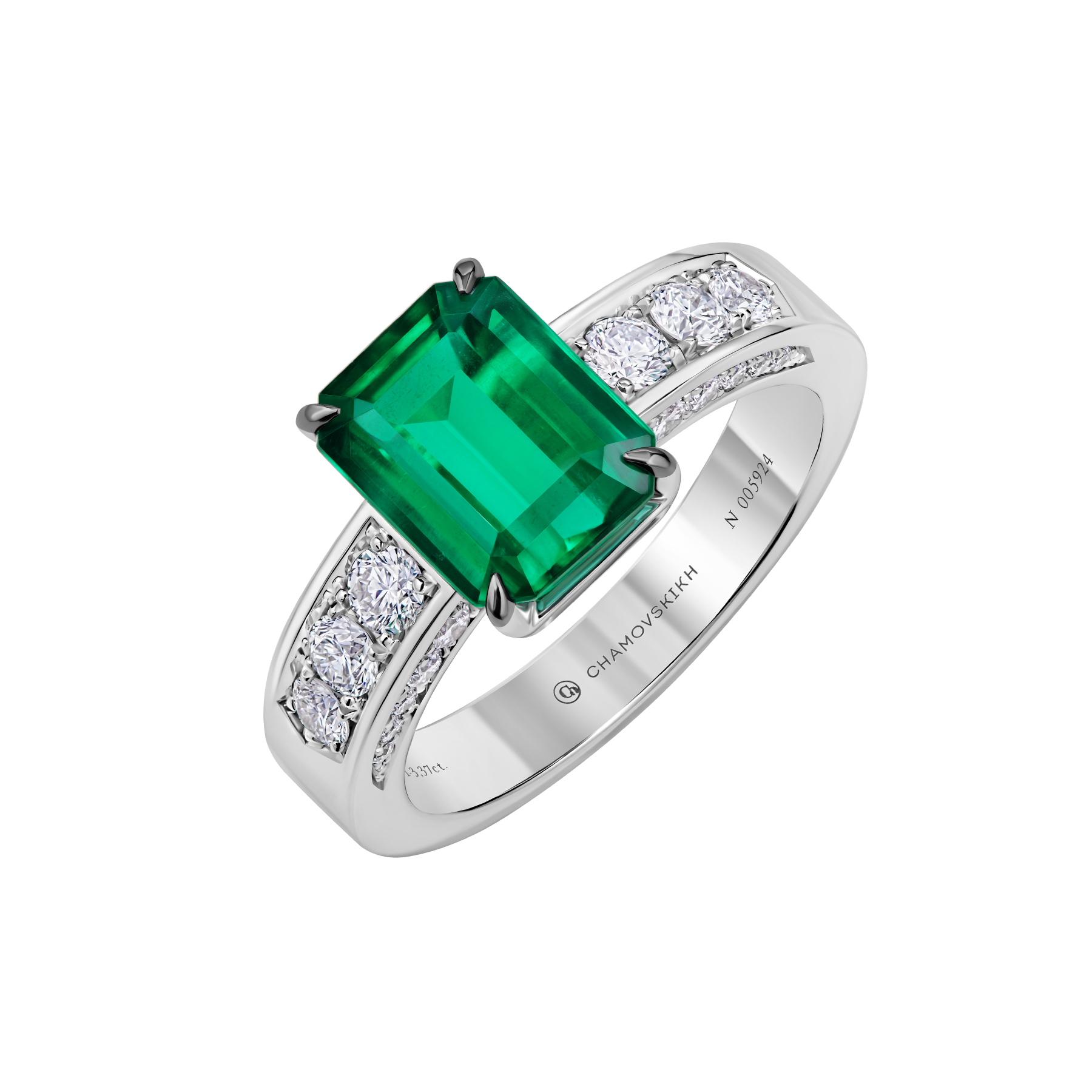 Кольцо с изумрудом и бриллиантами, белое золото
