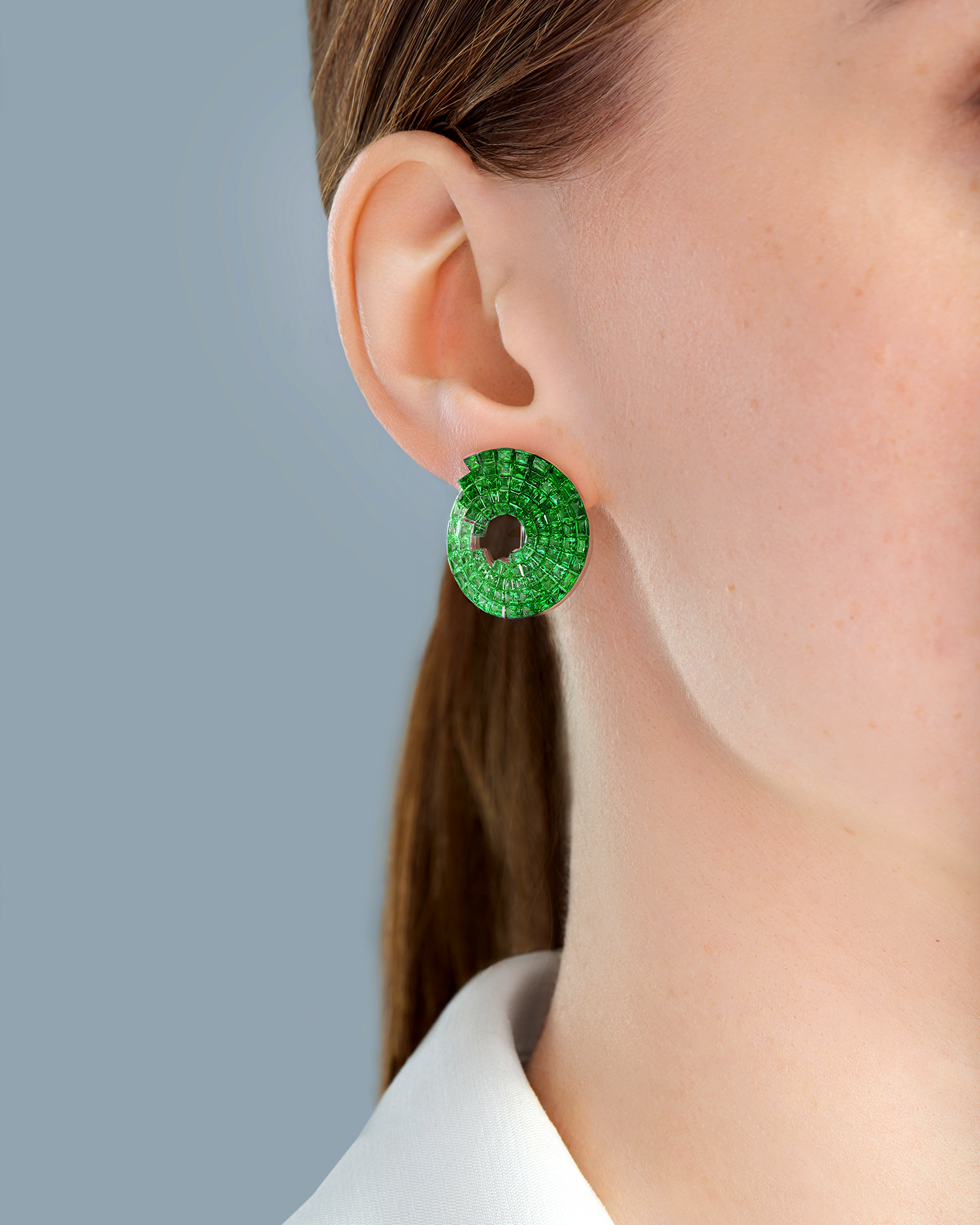 Серьги с тсаворитами, белое золото