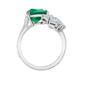 Кольцо с изумрудом и бриллиантами, белое золото