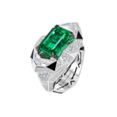 Кольцо с изумрудом и бриллиантами, белое золото